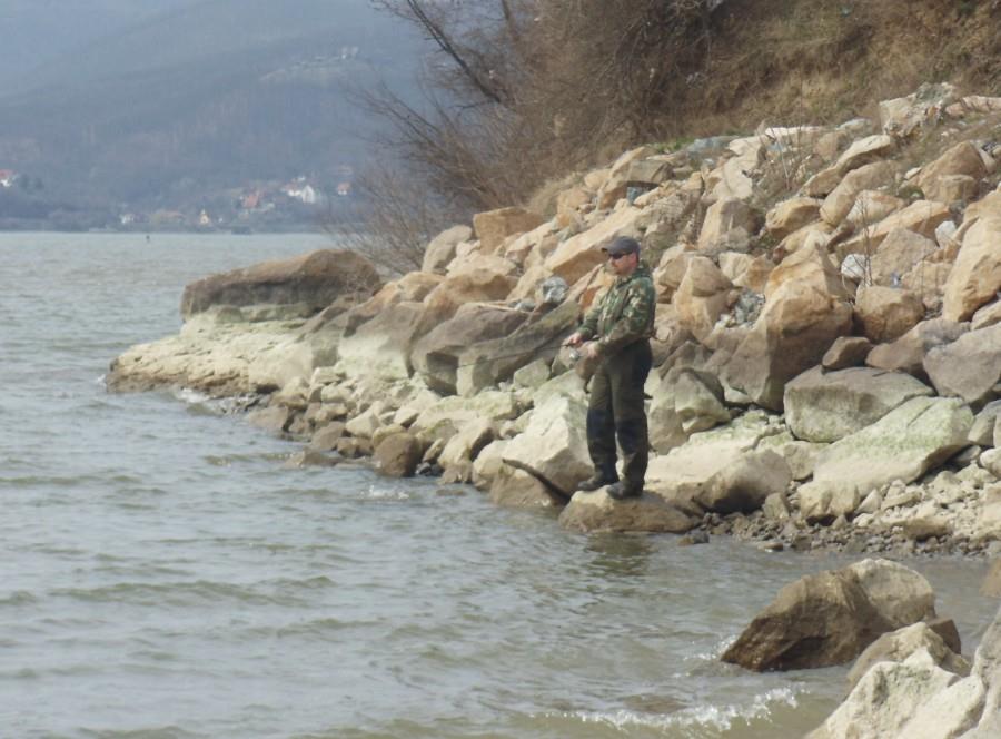 La Dunare - Pescuit la salau direct pe Dunare in zona cetatii Tri Cule ( Trei turnuri ).
